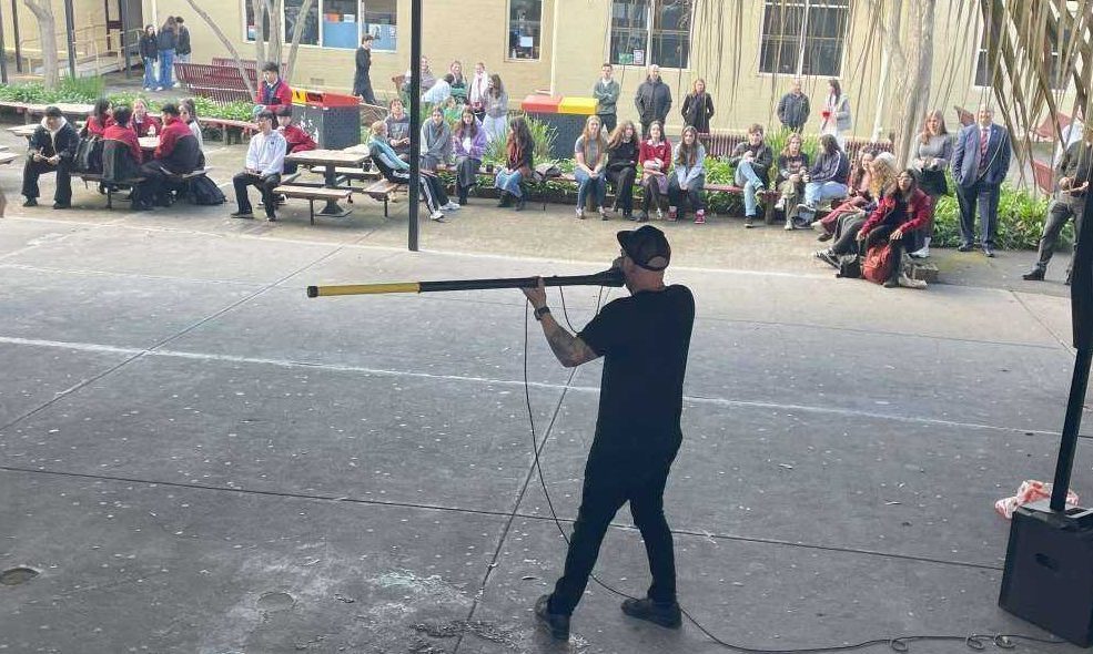 Ganga Giri wows the lunchtime crowd